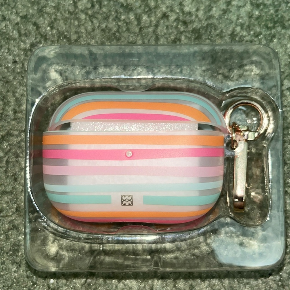 AMAZING BRAND NEW NEVER USED APPLE AIR PODS CASE WITH KEY RING!!!!!!